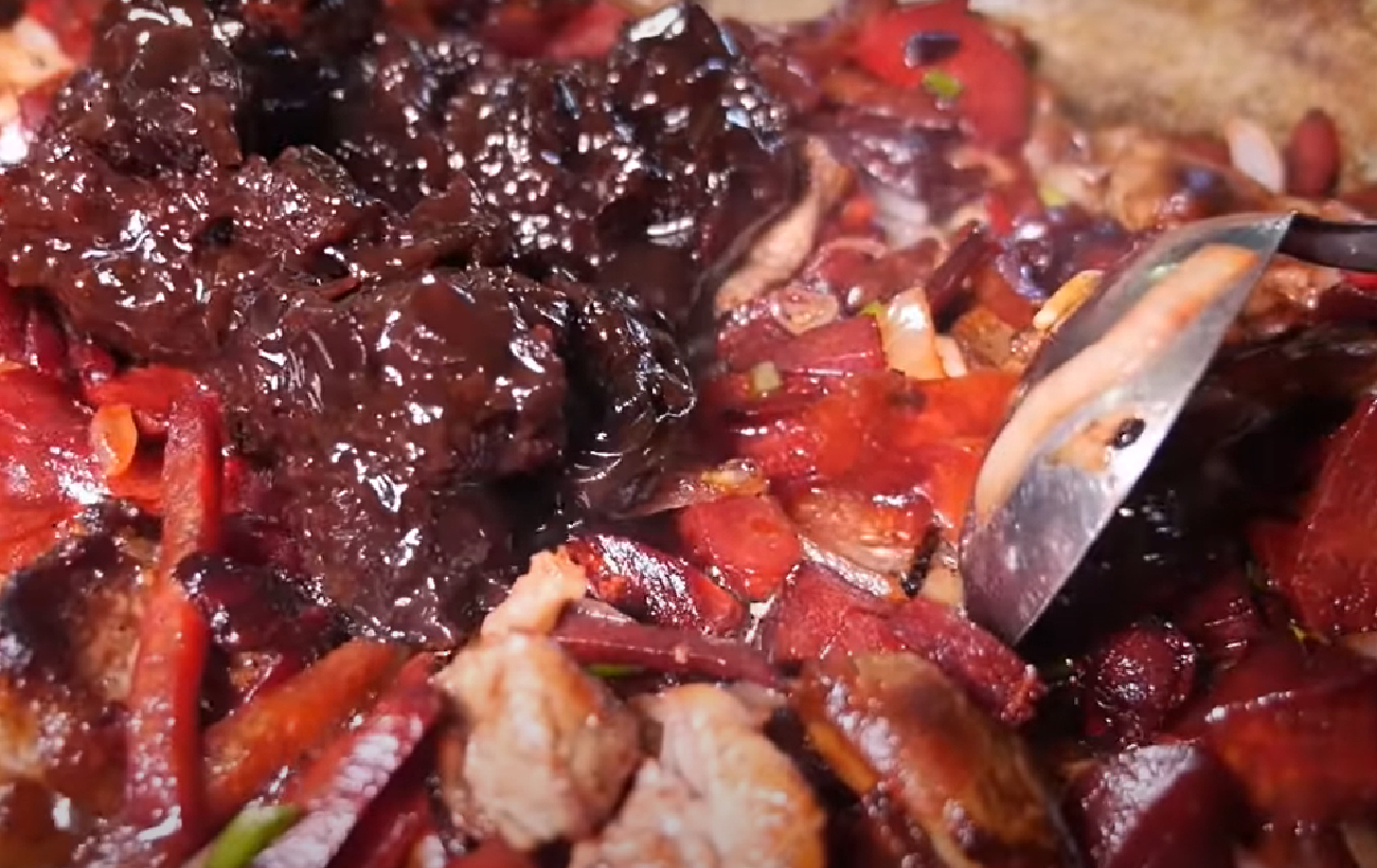 Шпундра з буряками: старовинний рецепт ситної м'ясної страви від Олени Щербань